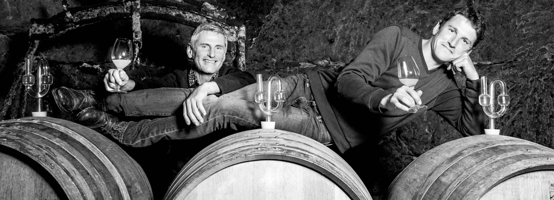 Laurent et Nicolas Daheuiller dans les caves du domaine des Varinelles